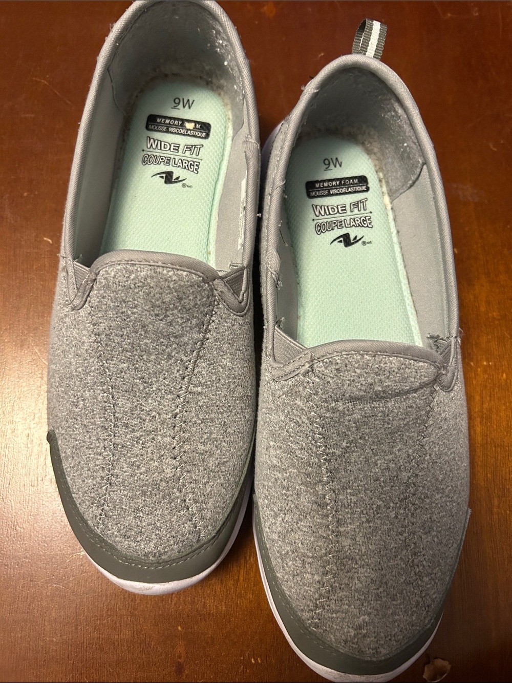 Slip on women’s wide fit slip on casual grey shoes lightly worn memory foam s9W